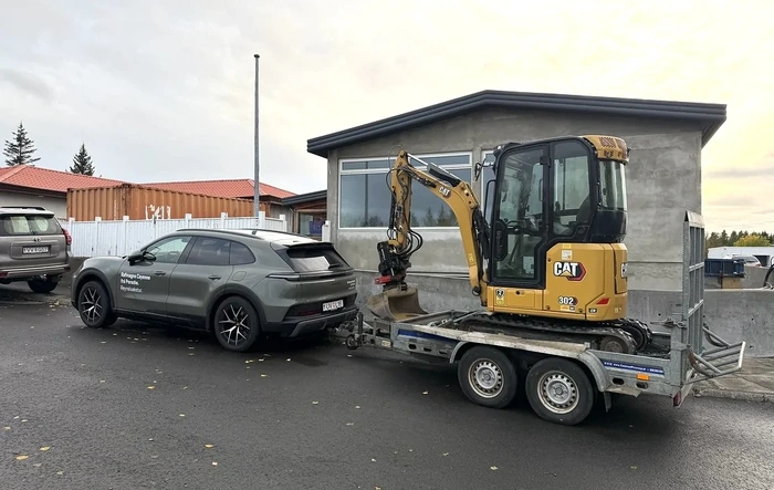 Towing experience with the Cayenne Electric EV. It performed insane
